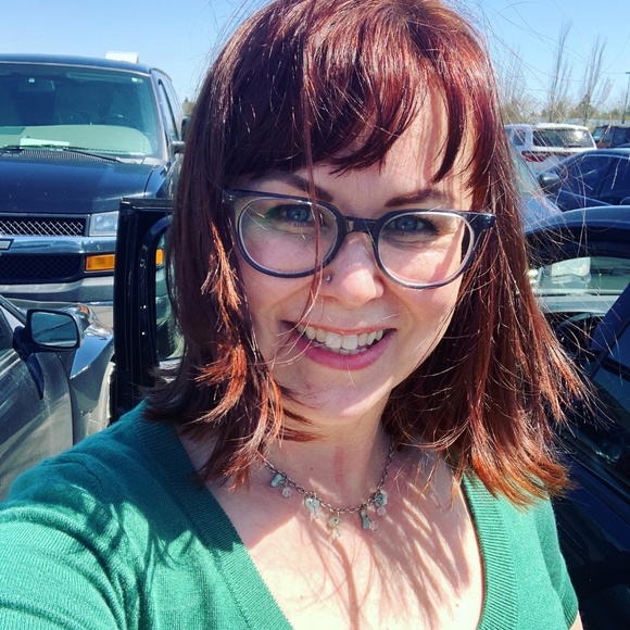 Meet your Posher, Heidi - Picture 2 of 5